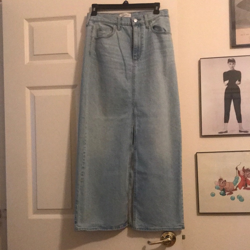 Universal Threads Light Wash Denim Maxi Skirt Size 6
